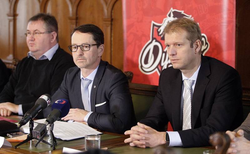 Tisková konference města Pardubice k převzetí hokejového klubu HC Dynamo Pardubice.