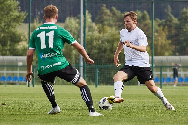 2. kolo FORTUNA divize A: SK Horní Bříza (zelení) - FC Rokycany (fotbalisté v bílých dresech) 1:4 (1:2).