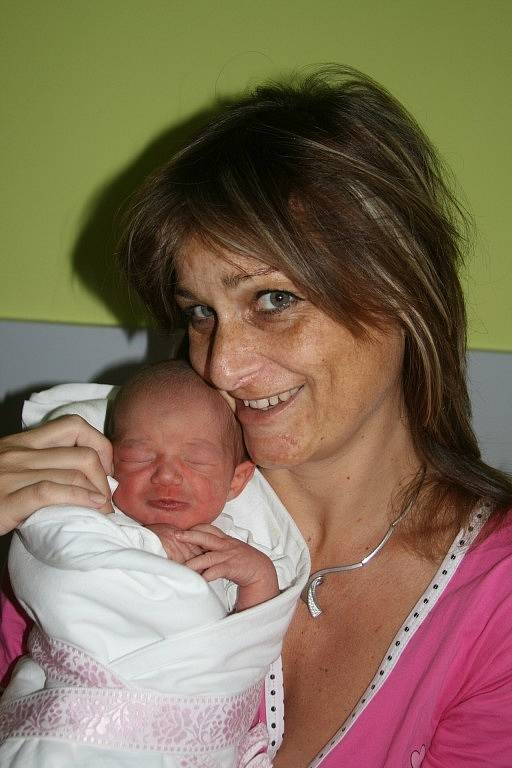 Nelinka (2,80 kg, 47 cm) se narodila 18. 10. v 18:05 v Mulačově nemocnici mamince Olze Gregorové a tatínkovi Romanu Malíkovi z Boru u tachova. Doma se na sestřišku těší Víťa (11)