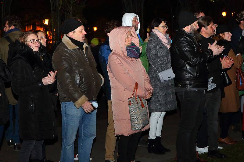 Dobytí městských hradeb hrabětem Mansfeldem - rekonstrukce boje o městské hradby v dnešních Křižíkových sadech odkazuje na události z roku 1618. Mansfeld Plzeň dobyl a se svou armádou v ní pobýval až do roku 1621.