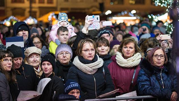 Česko zpívá koledy - náměstí Republiky v Plzni