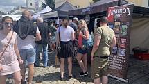 Kvůli revitalizaci prostoru za OC Plzeň Plaza probíhá letošní Fresh Festival na nádvoří plzeňského pivovaru.