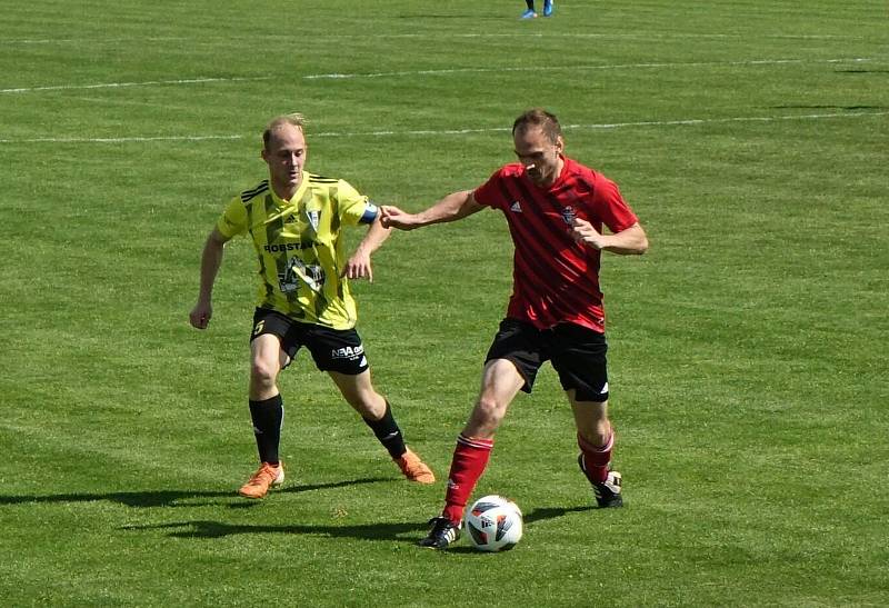 21. kolo I. B třídy, skupina B: TJ Přeštice B (žlutí) - TJ Dobřany 3:0.