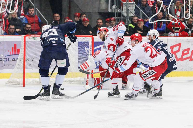 Semifinále play off hokejové extraligy - 5. zápas: HC Oceláři Třinec - HC Škoda Plzeň, 11. dubna 2019 v Třinci. Na snímku (zleva) Petr Straka, Martin Růžička, Petr Vrána, Jan Eberle.