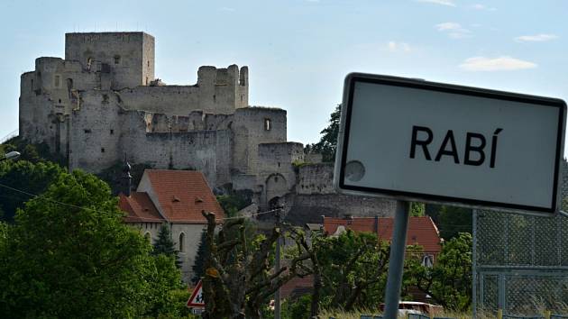 Nejvíc návštěvníků vloni dorazilo v Plzeňském kraji na hrad Rabí, následují Velhartice a pak vodní hrad Švihov. 