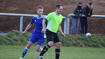 I. B třída, skupina B (15. kolo): SK Bolešiny (na snímku fotbalisté v modrých dresech) - TJ Sokol Štěnovice (zelení) 4:0.