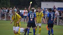 2. kolo FORTUNA divize A: FK Komárov - TJ Jiskra Domažlice B (fotbalisté ve žlutých dresech) 1:0 (0:0).