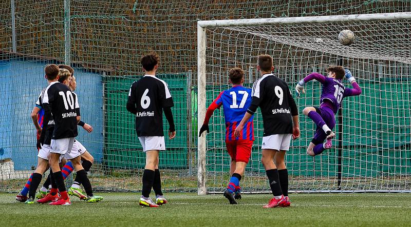 ČLD U17: Viktoria Plzeň B - Petřín Plzeň 3:0 (0:0).