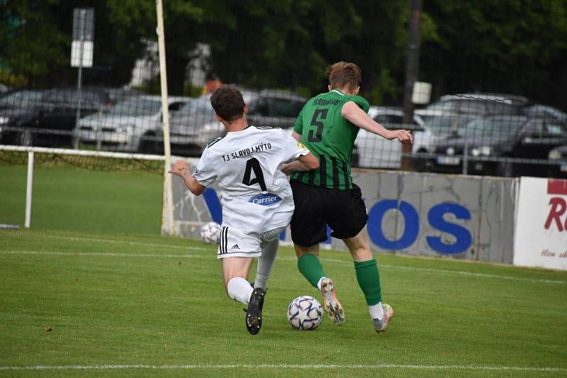 28. kolo I. A třídy: FC Rokycany B (zelení) - Slavoj Mýto B 5:2.