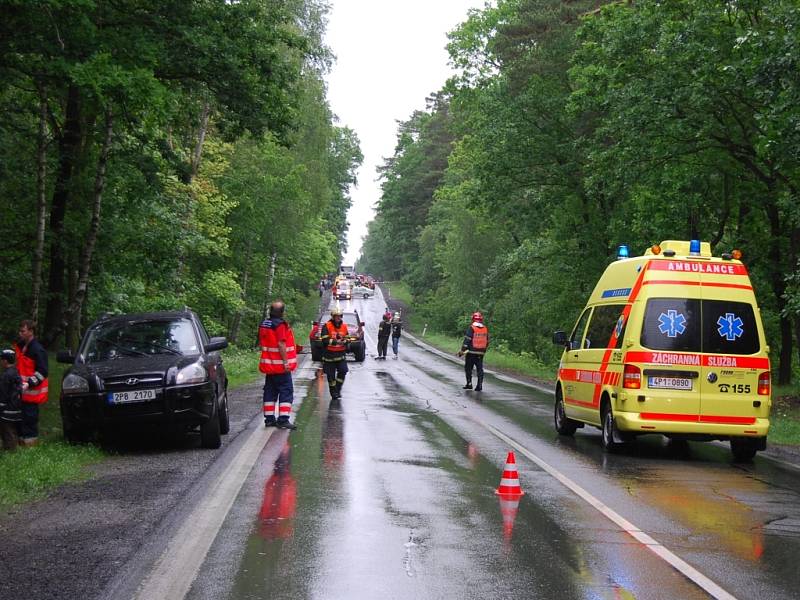 U Třemošné se srazilo jedenáct aut