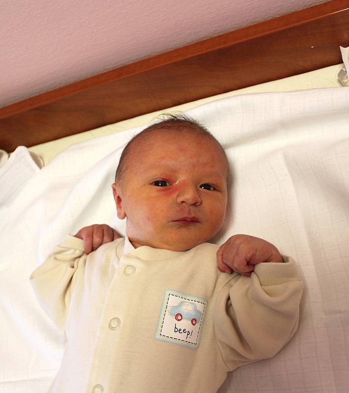Tobiáš Krejčí se narodil 30. prosince ve 14:51 rodičům Tereze a Tomášovi z Třemošné. Po příchodu na svět ve FN na Lochotíně vážil jejich prvorozený synek 3260 gramů a měřil 48 centimetrů.
