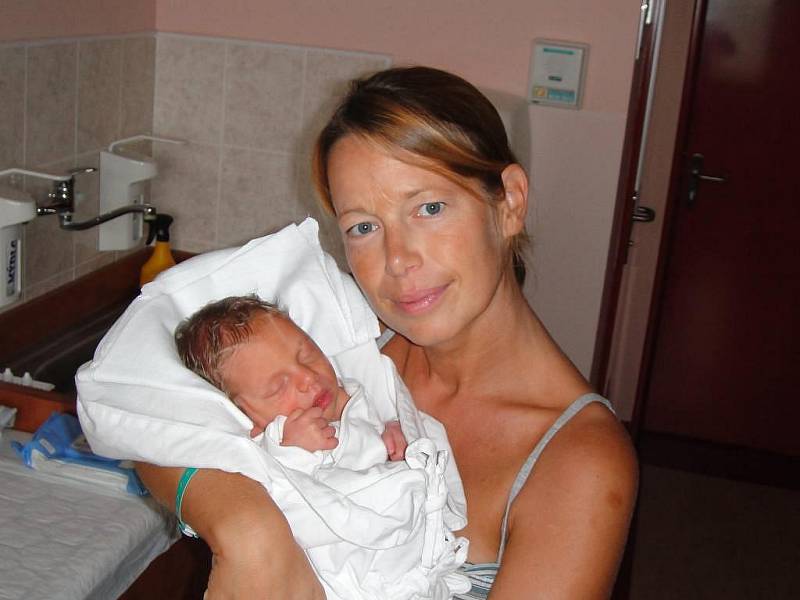 Ondřej Korelus (2,90 kg, 48 cm) se narodil se 1. srpna v 8.37 hod. ve FN v Plzni. Maminka Eva Merhoutová a tatínek Jiří Korelus mají z chlapečka velikou radost