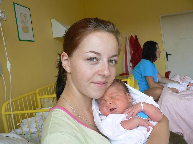 Ivaně Baťkové a Michalu Pincovi ze Sulkova se 6. srpna v rovných 9.00 hod. ráno narodil v Mulačově nemocnici prvorozený syn Tadeáš Batěk (3,30 kg, 49 cm)
