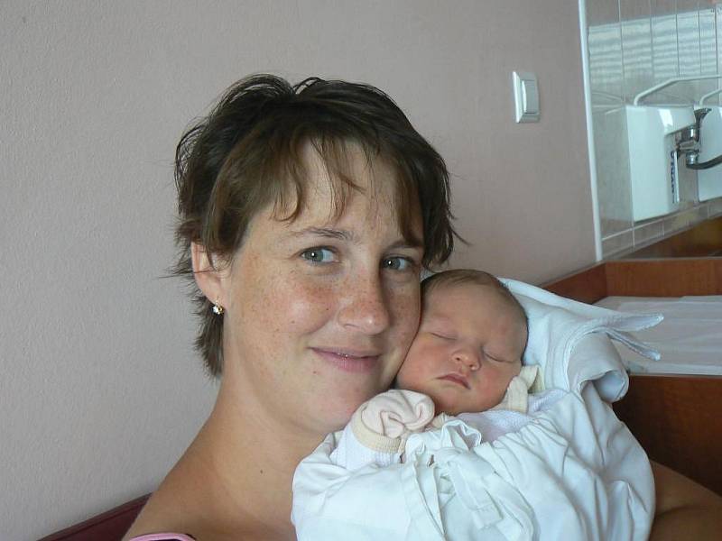 K téměř  dvouleté Karolínce přibyla Kateřině a Aleši Černým z Města Touškova druhá dcera Michaela (3,18 kg, 51 cm). Michalka se narodila 9. 8. ve 2.28 hod. ve Fakultní nemocnici v Plzni