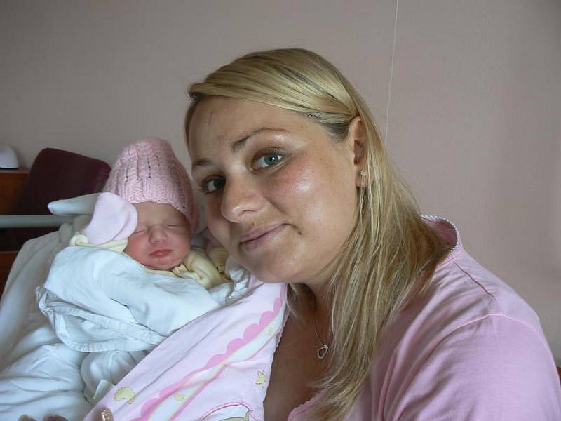 Anna Nikol (2,49 kg, 48 cm) přišla na svět 11. srpna ve 13.43 hod. ve FN v Plzni. Novopečení rodiče Andrea a Michal Rozmarovi z Přehořova mají ze své holčičky velikou radost