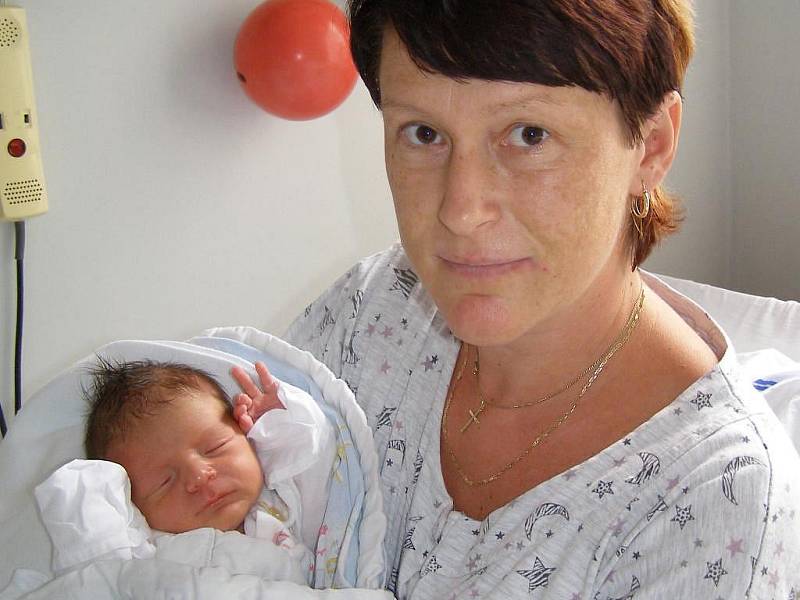 Denis Běl z Přeštic se narodil v klatovské porodnici 6. srpna 2010 ve 13.37 hodin. Chlapeček vážil rovné 3 kg a měřil 50 cm. Pohlaví miminka bylo pro rodiče Renatu a Jiřího překvapením