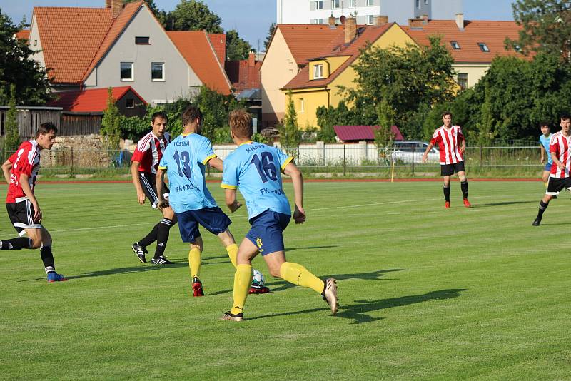 Nepomuk (na archivním snímku hráči v modrých dresech) se Lhotou dvakrát prohrávali, ale nakonec slavili vítězství 3:2.