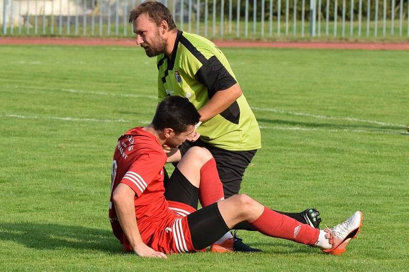 Tachov (v červeném) vs. Nečtiny (I. B třída, skupina A) 8:0.