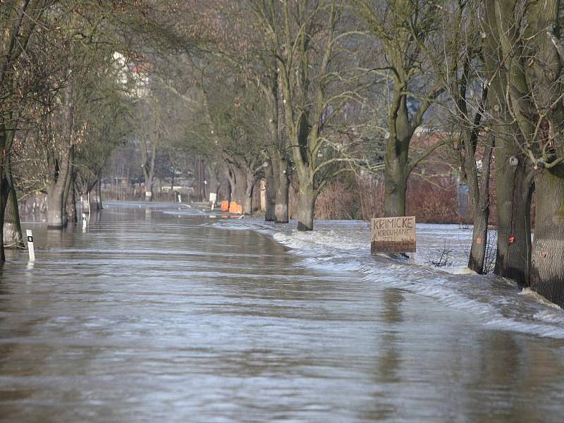 Situace v Plzni v neděli odpoledne. Linka MHD číslo 35 musela být odkloněna kvůli zaplavené silnici