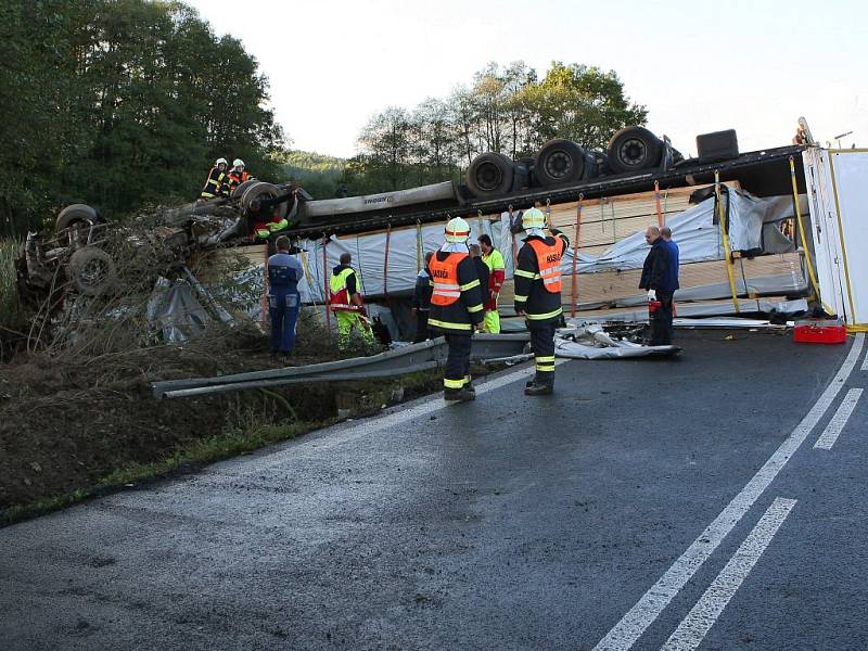 Nehoda zcela uzavřela silnici z Plzně do Nepomuku