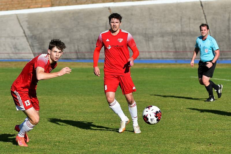 13. kolo FORTUNA divize A: Petřín Plzeň (červení) - Sedlčany 2:2.