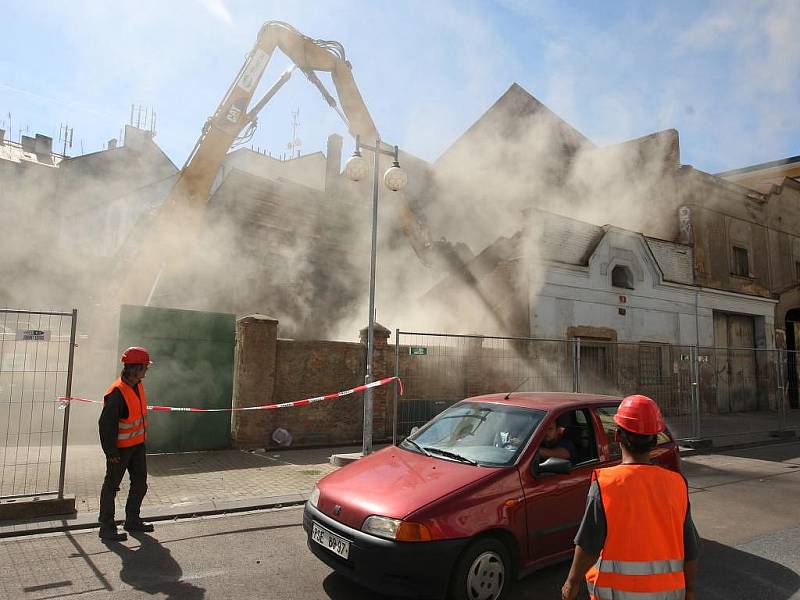 Demolice haly bývalé Škodovky v Kovářské ulici