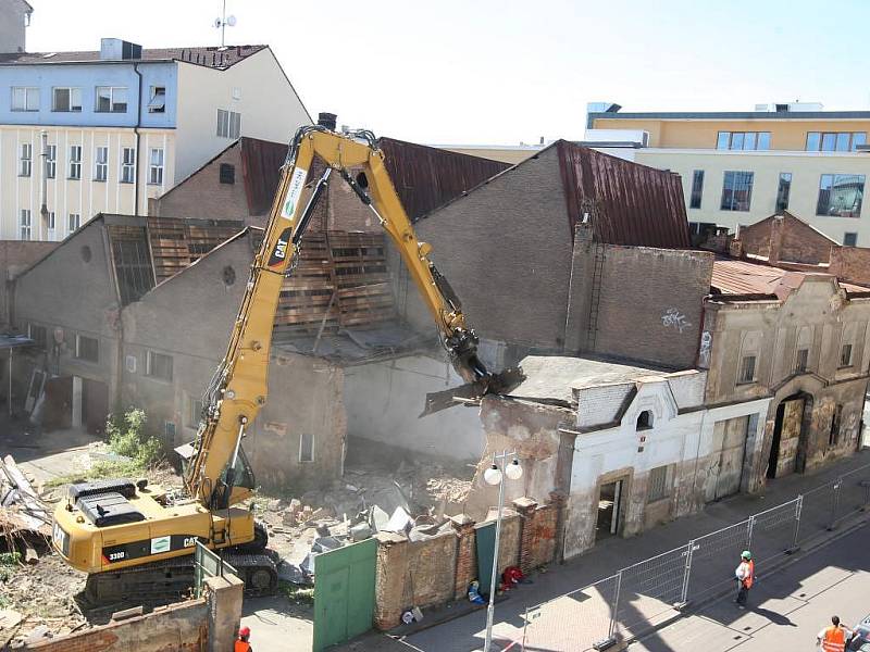 Demolice haly bývalé Škodovky v Kovářské ulici