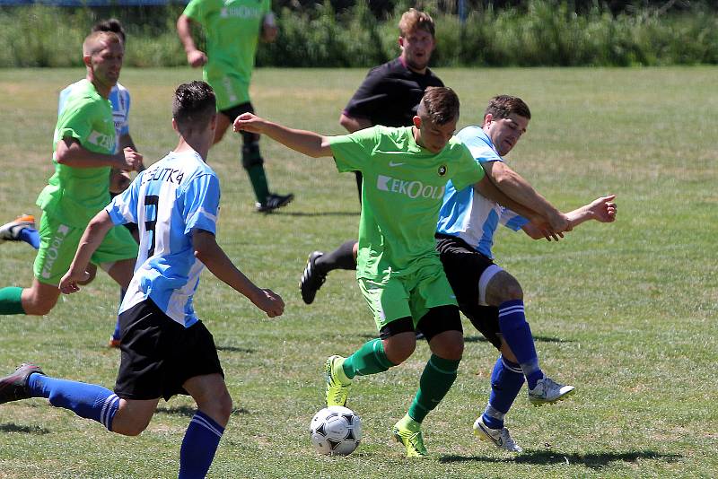 Fotbalisté Košutky se radují. Uspěli v baráži proti Meclovu a I. A třídu si zahrají i v příští sezoně.