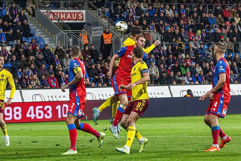 Série neporazitelnosti fotbalistů Viktorie Plzeň skončila po 35 zápasech, v sobotu prohráli v 15. kole FORTUNA:LIGY doma s pražskou Spartou 0:1.