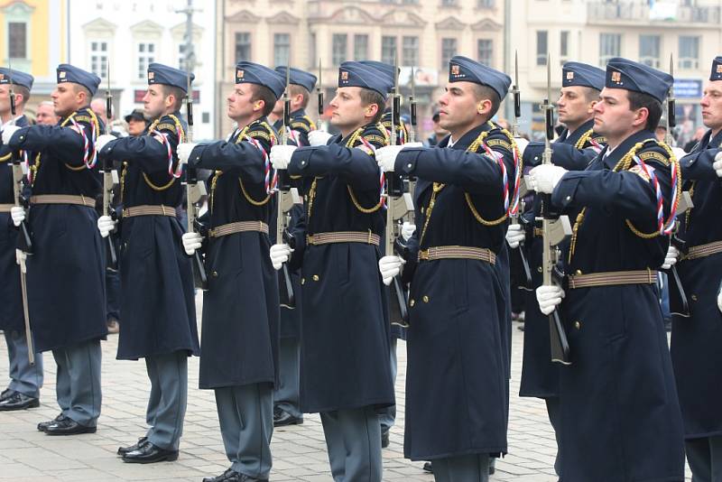 Poslední rozloučení s generálem Miroslavem Štanderou proběhlo v katedrále sv. Bartoloměje v Plzni