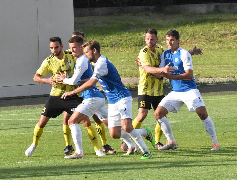 FC SILON Táborsko - FK ROBSTAV Přeštice (žlutí) 2:2.