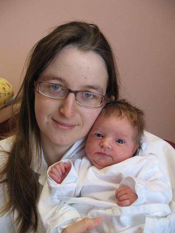 Kateřině Juliusové a Bohuši Ulrychovi z Plzně se 26. února v 19.49 hod. narodila ve FN v Plzni prvorozená dcera Anička (3,71 kg/50 cm)