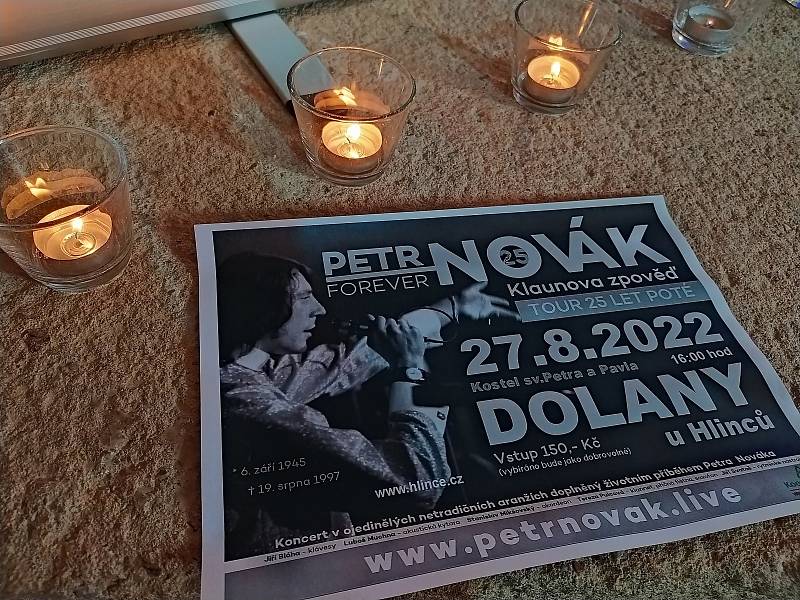 Uskupení Petr Novák Forever odehrálo další koncert v kostele sv. Petra a Pavla v Dolanech u Hlinců.