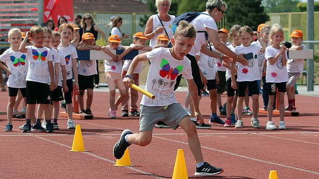 Největší plzeňská akce pro předškolní děti - Sportovní hry mateřských škol - byly ve čtvrtek zakončeny velkým finále na atletickém stadionu ve Skvrňanech.