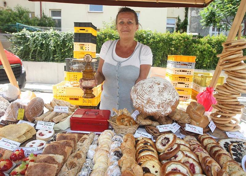 Farmářské trhy ve Škroupově ulici v Plzni