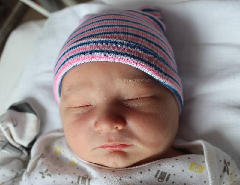 Jonáš Brada se narodil 4. srpna v 19:11 mamince Ivaně  a tatínkovi Janovi ze Šťáhlav. Po narození v plzeňské fakultní nemocnici vážil prvorozený synek 4030 gramů a měřil 51 centimetrů.