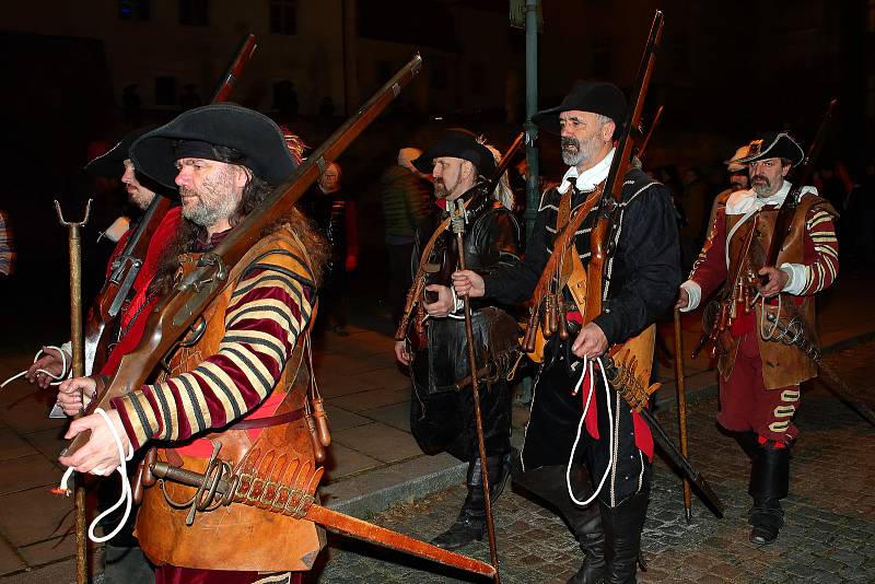 Dobytí městských hradeb hrabětem Mansfeldem - rekonstrukce boje o městské hradby v dnešních Křižíkových sadech odkazuje na události z roku 1618. Mansfeld Plzeň dobyl a se svou armádou v ní pobýval až do roku 1621.