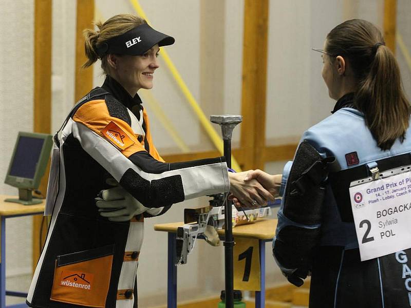 Kateřina Emmons v  pátečním závodě puškařek na vzduchovkovém Grand Prix Plzeň v Lobzích