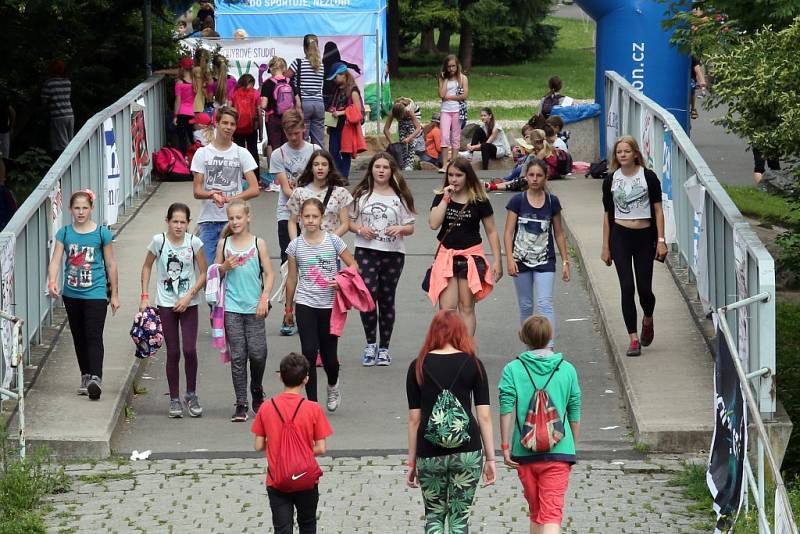 ezi dopolední návštěvníky patřily především mateřské a základní školy.