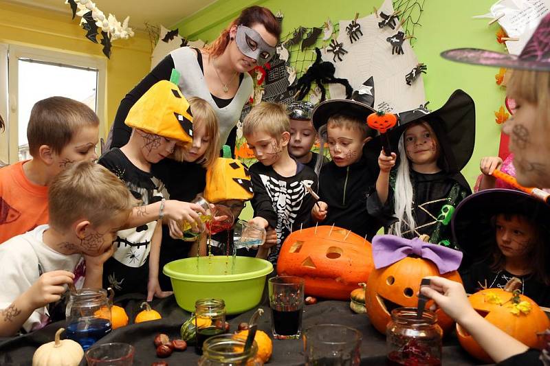 Děti si oslavu Halloweenu náležitě užily