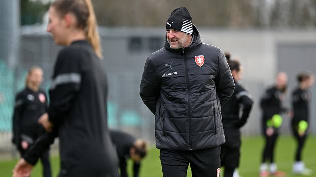 Karel Rada chystá českou reprezentaci fotbalistek v Chomutově na podzimní Ligu národů, ve čtvrtek se střetnou v přípravě s Marokem.