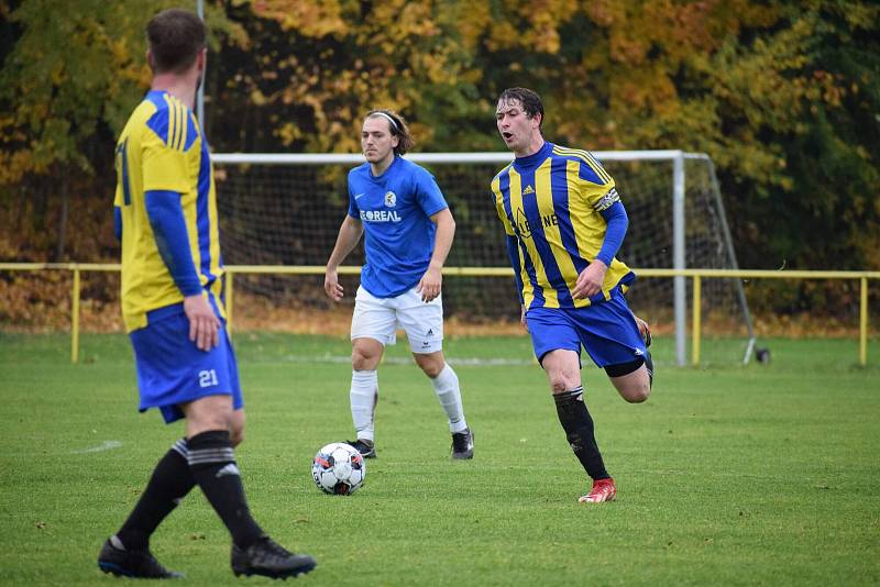 11. kolo krajské I. A třídy: TJ Sokol Kralovice - FK Bohemia Kaznějov (na snímku fotbalisté v modrých dresech) 4:3 (0:2).