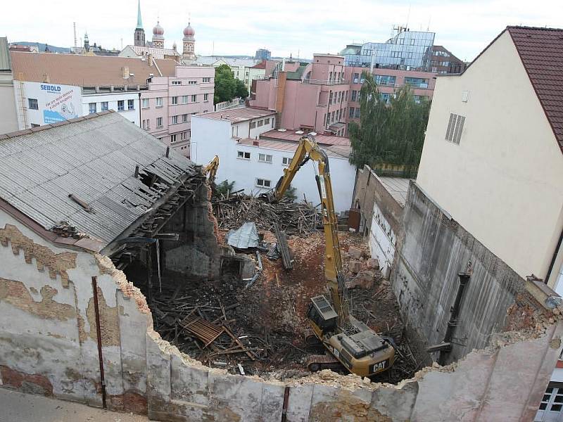 Demolice haly bývalé Škodovky v Kovářské ulici