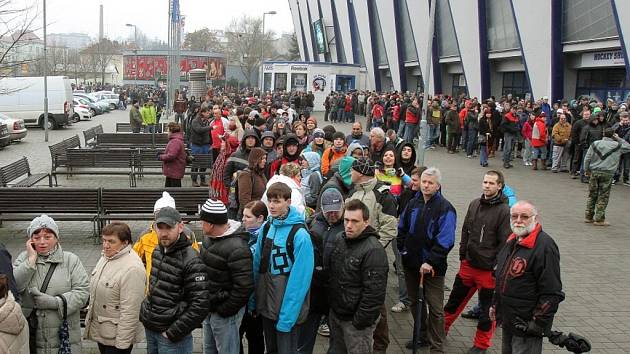 Fronta na lístky na domácí finálové zápasy HC Škoda Plzeň