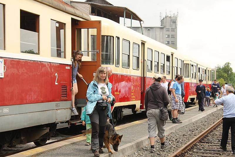 Výročí trati Rakovník – Mladotice připomněly historické motoráky 820.100 a 830.076