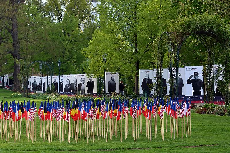 Slavnosti Svobody v Plzni – dobové vojenské kempy a ležení US Army. Ukázka výstroje a výzbroje, historická vojenská technika, tank Sherman, legendární Jeepy a Dodge nebo třeba stíhačka Spitfire v barvách 312. československé stíhací perutě RAF.