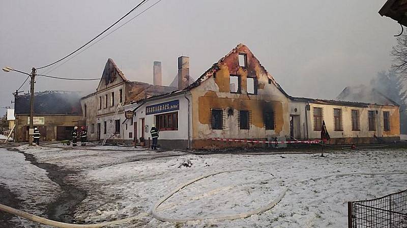 Požár restaurace v Bezvěrově na severním Plzeňsku