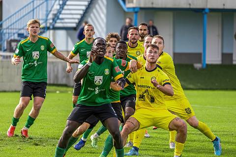 Fotbalisté FK ROBSTAV Přeštice (na archivním snímku fotbalisté ve žlutých dresech) prohráli doma podruhé v řadě.
