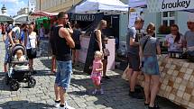 Návštěvníci gastrofestivalu Street Food Plzeň v pivovaru Prazdroj mohli ochutnat ze široké nabídky asijských specialit, čerstvých ryb, šťavnatých burgerů, tradičních pokrmů z dalekých zemí, ale i sladkých dezertů a plzeňského piva.