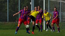 5. kolo 1. ligy žen: FC Viktoria Plzeň (na snímku fotbalistky v červenomodrých dresech) - AC Sparta Praha 1:3 (0:1).